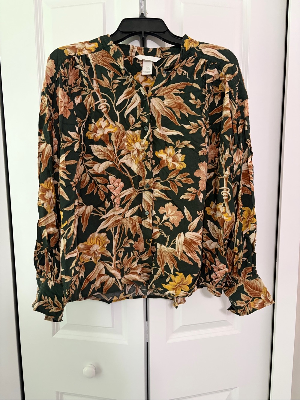H&M Floral long sleeved button down blouse